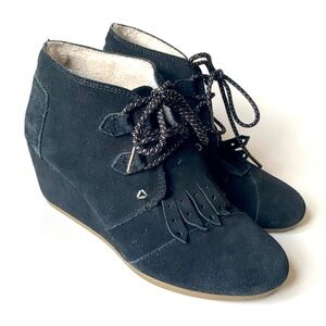 Tom's Desert Wedge Kiltie black suede lined ankle booties Size 8.5